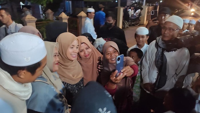 Atikoh Beberkan Program Pesantren Ganjar-Mahfud saat Bertemu Warga Banten